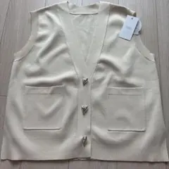 新品　ローリーズファーム　デコボタンＶベストのサムネイル