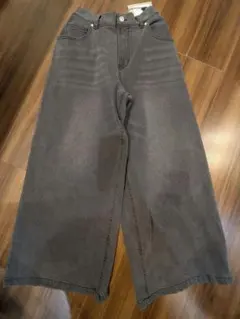 プライオリティ 新品未使用タグ付き グレー ハイウエスト ワイドレッグデニム