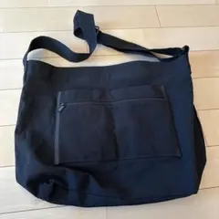 ショルダーバック　大容量　ブラック
