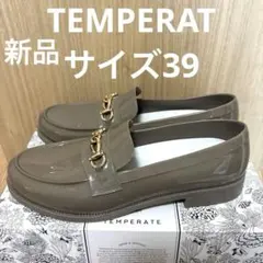 エナメルヒール付きローファー グリーンレッド サイズ37 - メルカリ