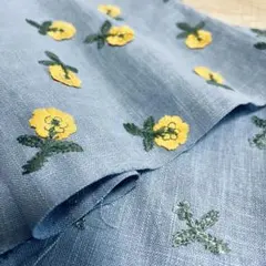 blueたんぽぽ刺繍　コットンリネン　刺繍　ハギレ