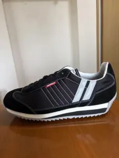 シューレース スニーカー