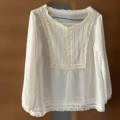 ホワイト長袖ブラウス レース装飾付き