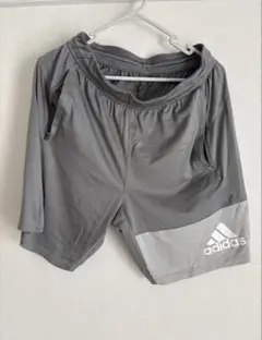 adidas グレー ショートパンツ