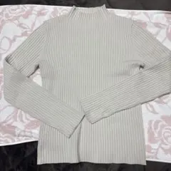 GU ベージュ リブ編み ハイネック ニット