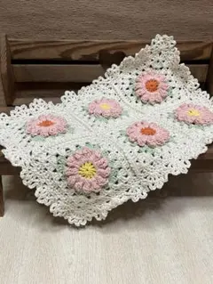 ハンドメイドかぎ編み　お花モチーフ　マルチカバー