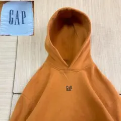 gap ギャップ パーカー ロゴ 刺繍 マスタード 前V バックプリント M相当