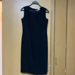 ブラックノースリーブ膝下タイトワンピース　DAMA collection