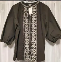 新品未使用　サマンサモスモス　幾何学柄刺繍ブラウス