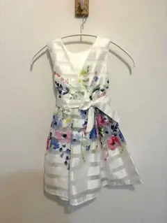 英国 110cm ノースリーブワンピース 花柄 発表会 結婚式 ドレスのサムネイル