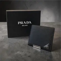 ◆極美品◆PRADA 二つ折り財布 サフィアーノ トライアングルロゴ ブラックのサムネイル
