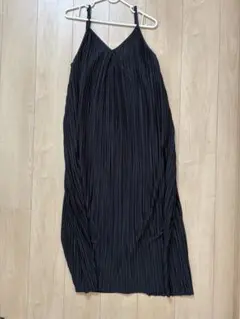 ブラックプリーツキャミワンピース