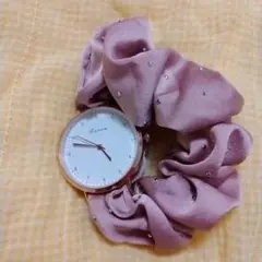 サテンピンクビジュー時計付きシュシュ