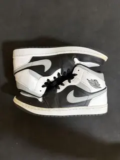 NIKE AIR JORDAN 1 MID スニーカー