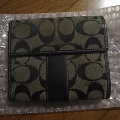 COACH 二つ折り財布 シグネチャー柄