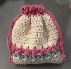 チューリップのミニ巾着　ポーチ　手編み　かぎ編み　ハンドメイド
