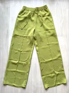 GU ライトグリーン　ワイドパンツ　イージーパンツ　緑　蛍光色