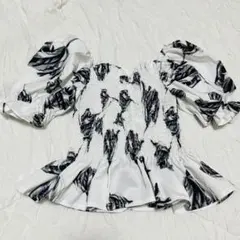 SHEIN 花柄 パフスリーブ シャーリング ショート丈トップス