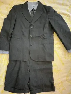 フォーマルスーツ 130㎝ ストライプ柄 シャツ付き