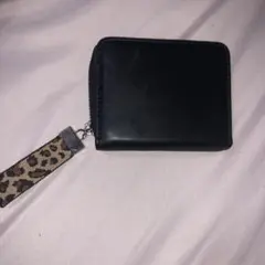 黒財布　ヒョウ柄ストラップつき