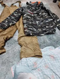 キッズ迷彩柄スキーウェアセット　冬物
