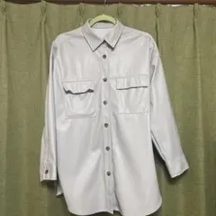 GU フェイクレザーダブルポケットシャツ レディース