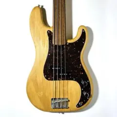 Fender Japan PB62-FLフレットレスベースのサムネイル