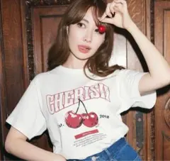 新品未使用　herlipto ClassicCherryTee チェリーTシャツのサムネイル