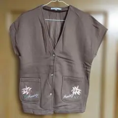 刺繍ポケット付きブラウンベスト