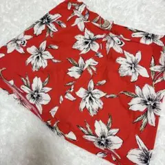 赤花柄タイトスカート ボタン付き