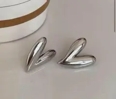 146 シルバーハートピアス サージカルステンレス　ぷっくり大きめアレルギー対応