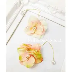 ライトピンクフラワーロングピアス♡（ストーン二種類、色違いたくさんあります！）