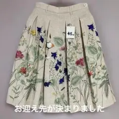 【☘️春・タグ付き新品】45R 刺繍スカート size1のサムネイル