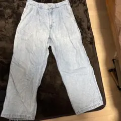 淡い青色デニムワイドパンツ　GU