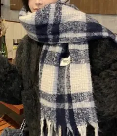 ネイビー・ホワイトチェックマフラー