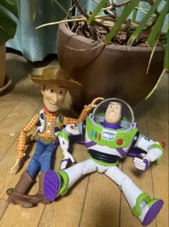 ウッディ、バズライトイヤー、トイストーリー、等身大