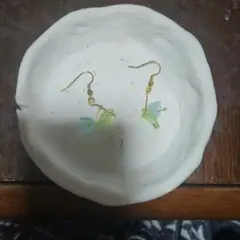 花モチーフ フックピアス 青緑