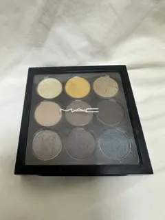 M·A·C EYE SHADOW X 9 SHE'S A MODEL