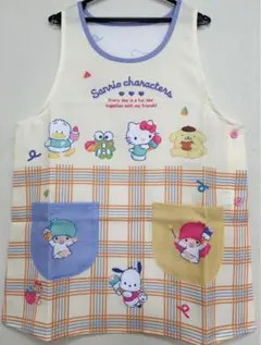 新品・未使用　キャラクターズ　保育士エプロン