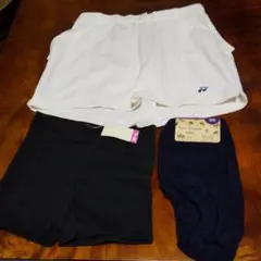 バドミントン白半パンとアンダースコート