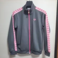 【美品】arena トラックジャケット　テープロゴ レディースM　グレー×ピンクのサムネイル