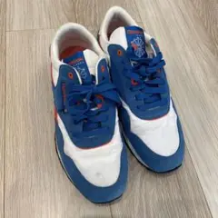 オレンジ スニーカー