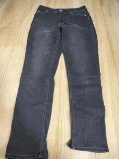 ストレートデニム ダークグレー ハート装飾　股下73