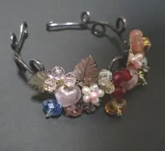 スワロフスキー、ベネツィアガラス、貝殻使用　1点ものブレスレット