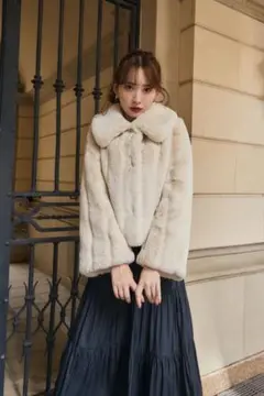 ジャケット・アウター Winter Love Faux Fur Coat ecru M 2023 herlipto 【𝖭𝖤𝖶 𝖢𝖮𝖫𝖮𝖱】 🏷️Winter Love Faux Fur Coat