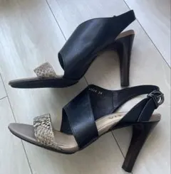 MÉDA ブラック・ヘビ柄 ストラップサンダル