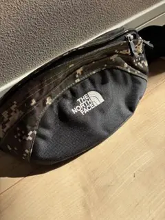 THE NORTH FACE ボディバッグ・ウエストポーチ カモフラージュ