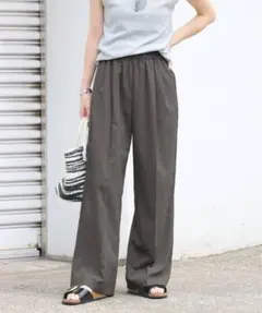 【新品・紙タグ付】relumeのトロギャザータックパンツ