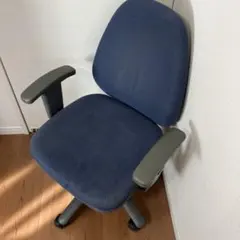 ブルー オフィスチェア アームレスト付き