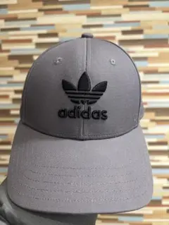 adidas グレー キャップ　アディダス　メンズ　レディース　ユニセックス